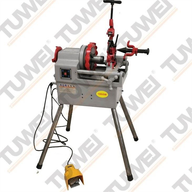 Machine à enfiler les tuyaux électriques